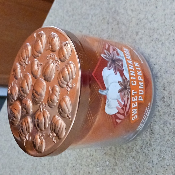 Bath & Body Works Sweet Cinnamon Pumpkin Candle - Picture 4 of 4